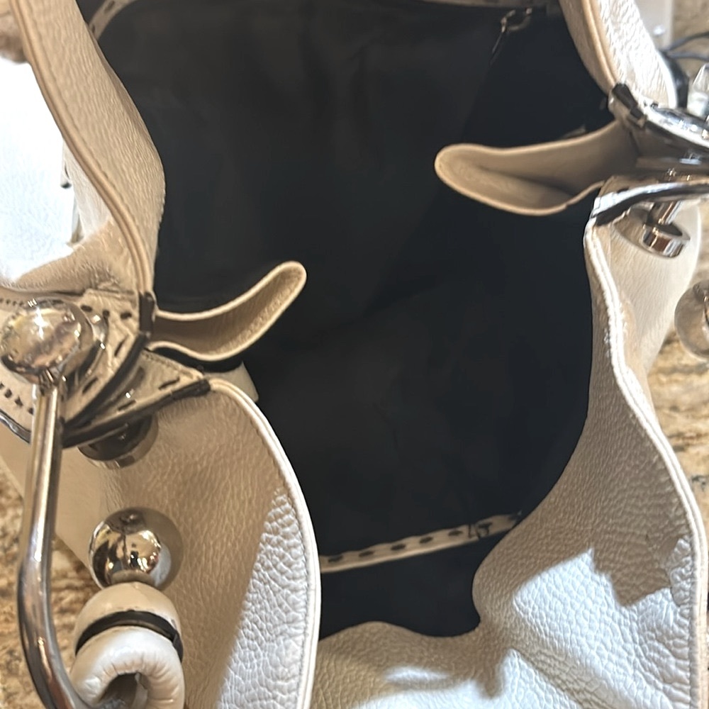 GREAT WHITE BCBGMAXZRIA🔥🔥pebbled leather handbag 👜 - Picture 13 of 16